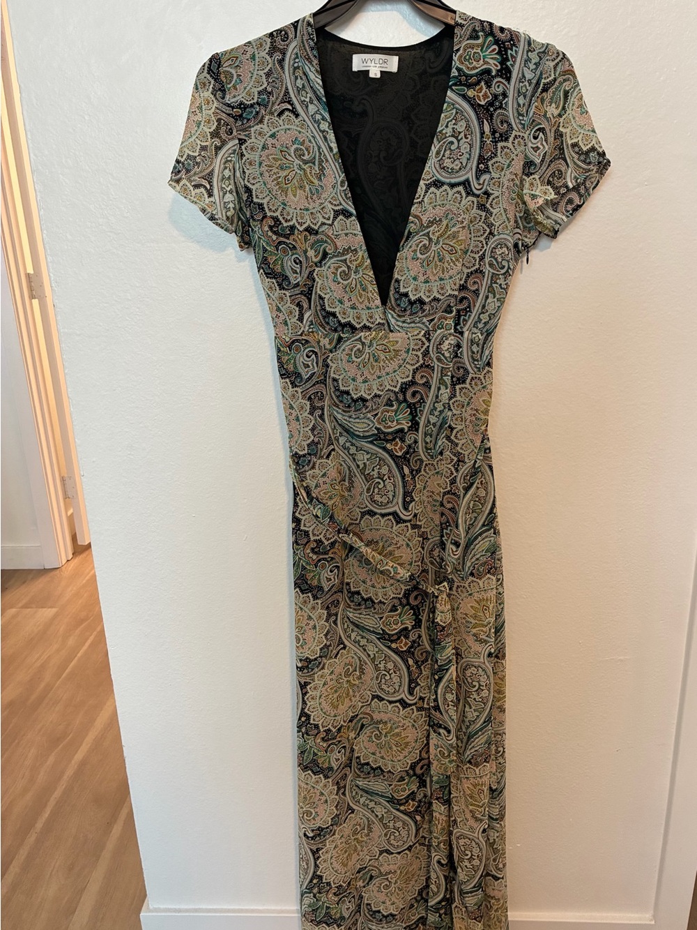 WYLDR Black and Green Paisley V-Neck Maxi Dress